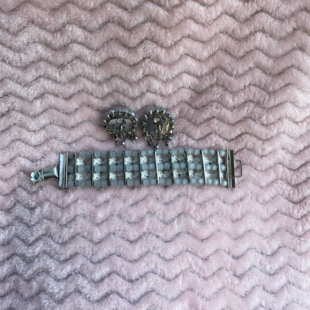 Leru Bracelet and Earring set - Picture 4 of 7